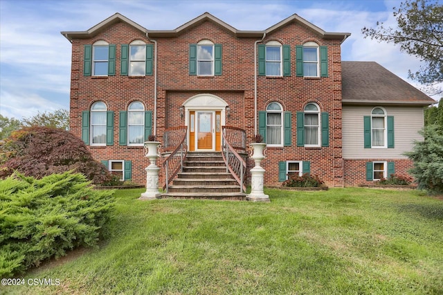 view of front facade featuring a front lawn and brick siding