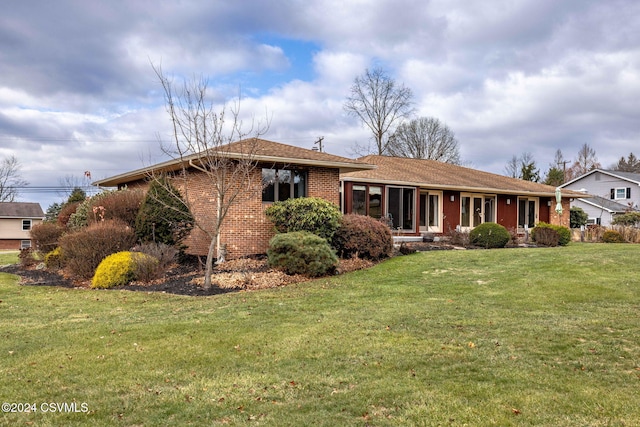 single story home with a front yard