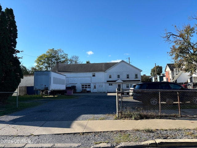 view of front of property