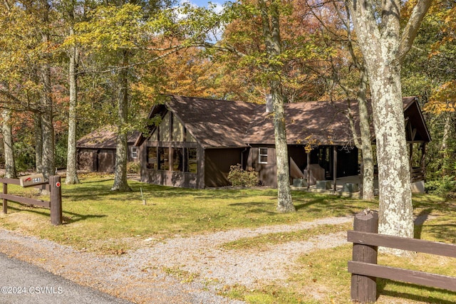 view of front of house featuring roof with shingles and a front yard