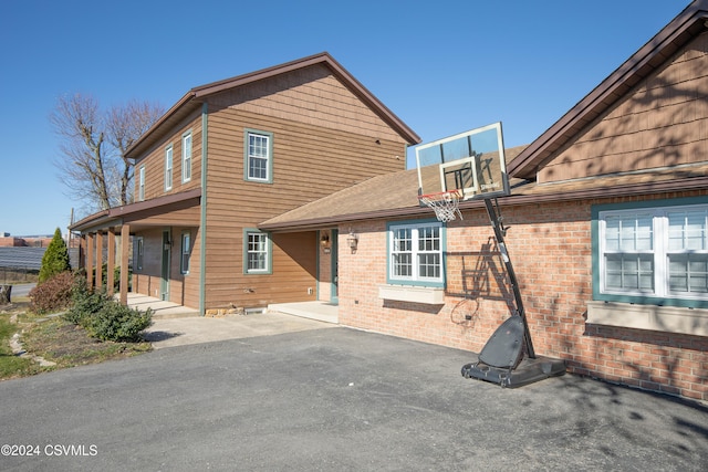 view of front of property