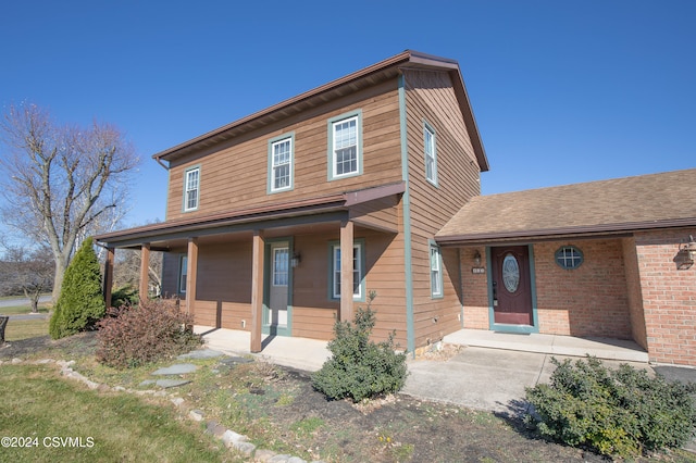 view of front of property featuring a porch