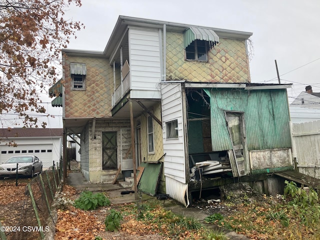 view of front facade with a garage