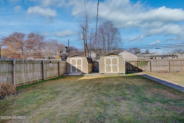 view of yard featuring a storage unit