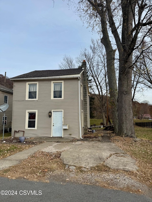 view of front of property