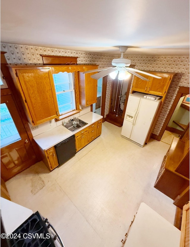 bathroom with ceiling fan and sink