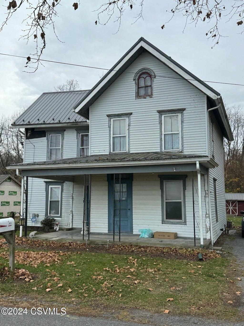 view of front of home featuring a porch