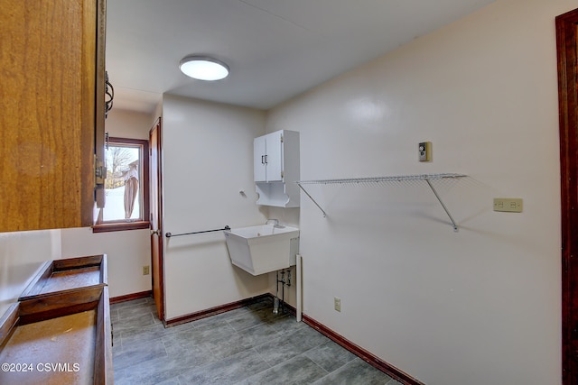 washroom featuring sink