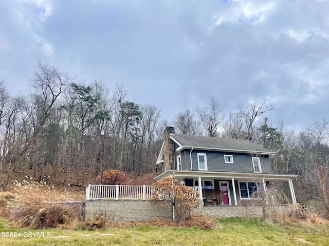 view of front of property featuring covered porch