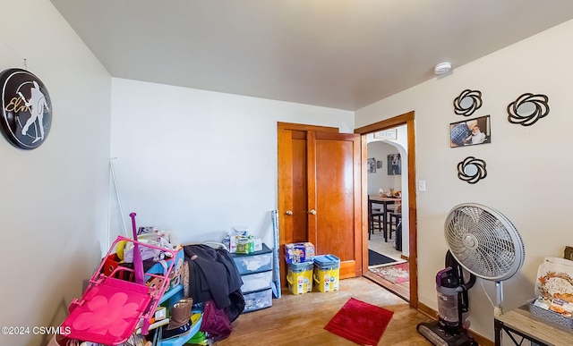 rec room featuring light hardwood / wood-style floors