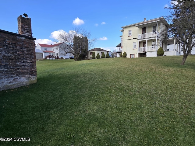 view of yard with a balcony