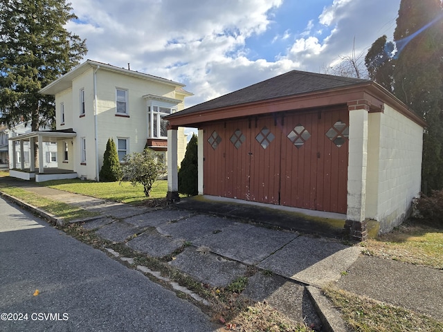 exterior space with a front yard