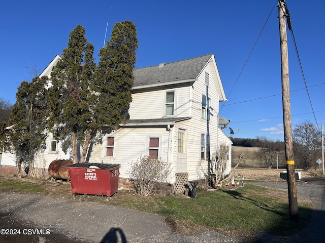 view of front of home with a front yard