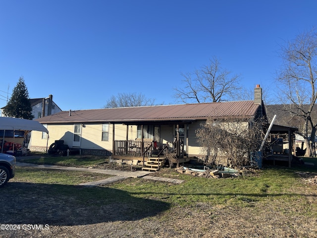 view of front of house featuring a front lawn and a porch