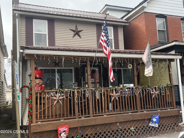 view of front of home featuring covered porch