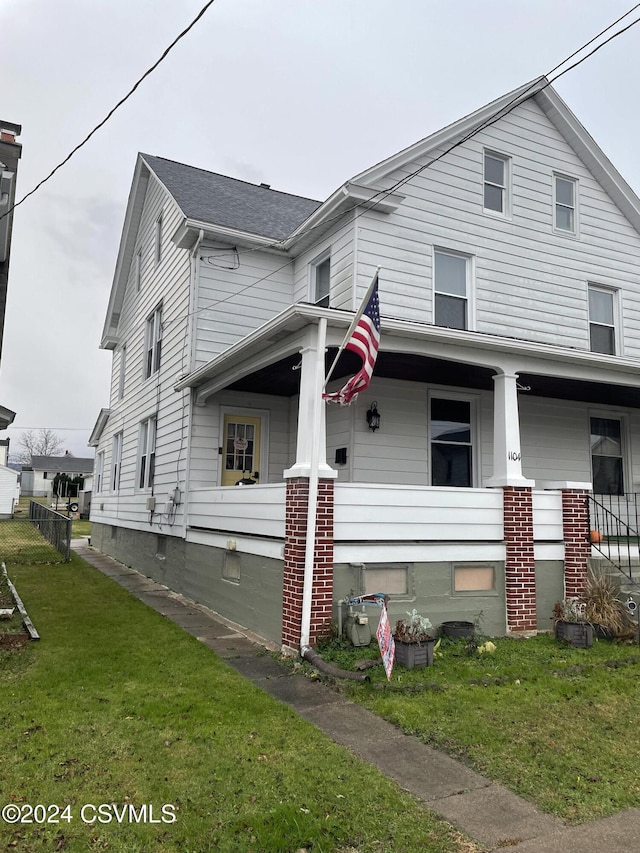 view of front of home with a front lawn and covered porch