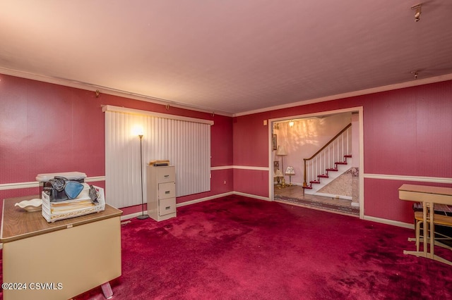 living area with carpet floors and crown molding