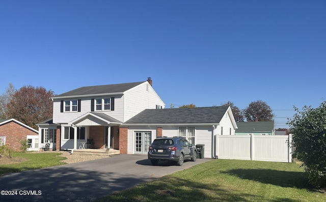 view of front of home featuring a front yard