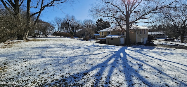 view of yard layered in snow