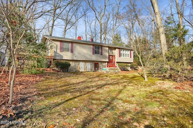 bi-level home with a front yard