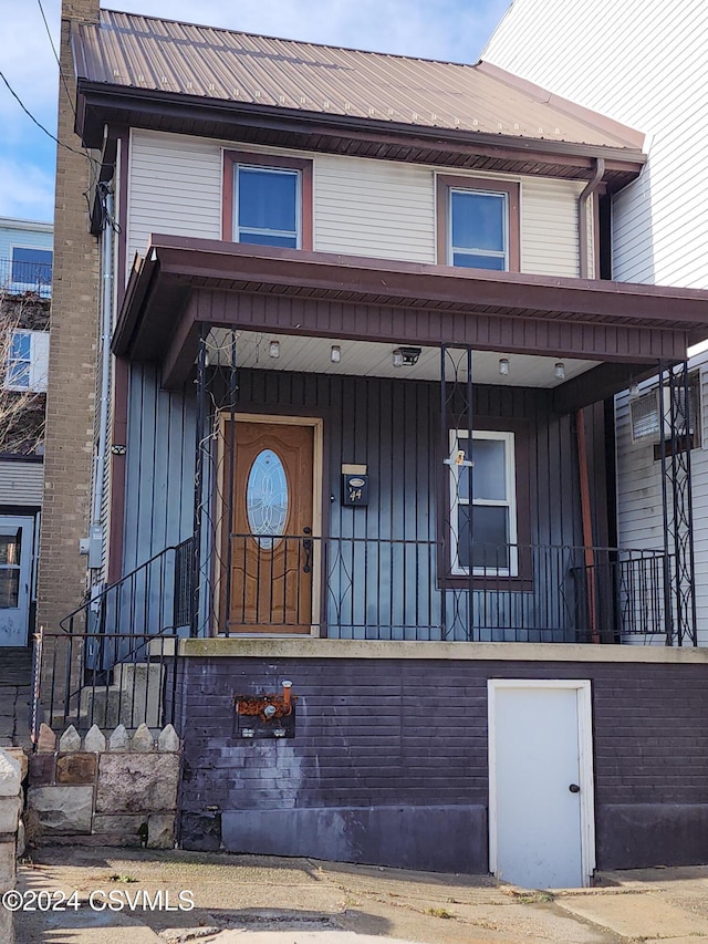 view of front facade featuring a porch