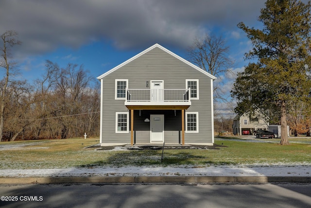 view of front of home featuring a front lawn