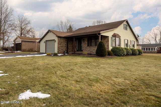 view of front of home featuring a front yard and a garage