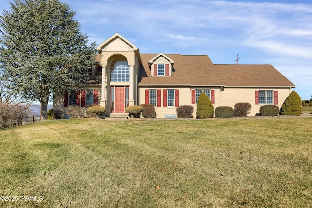 view of front facade with a front lawn