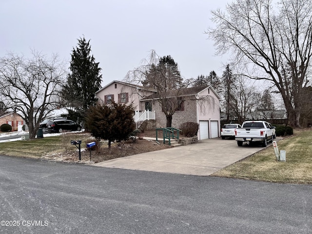 view of front of property featuring a garage