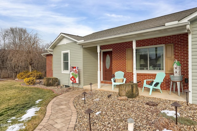 view of front facade featuring a patio area and a front yard