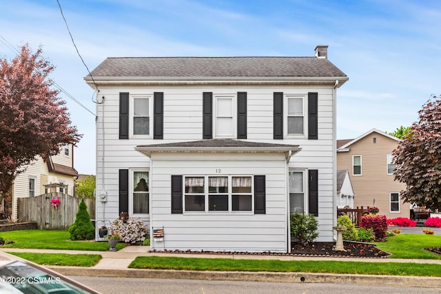 view of front facade with a front yard