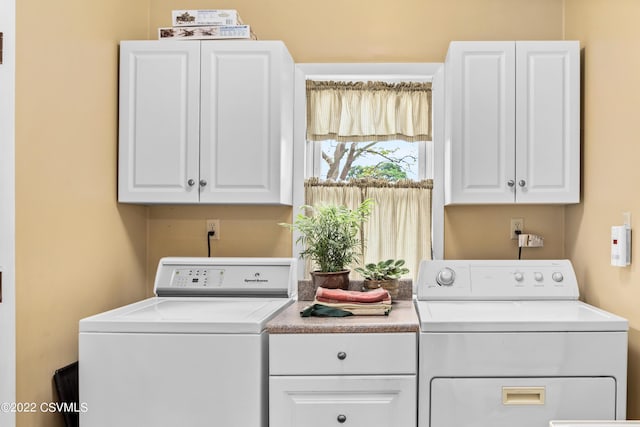 laundry room with cabinets and independent washer and dryer