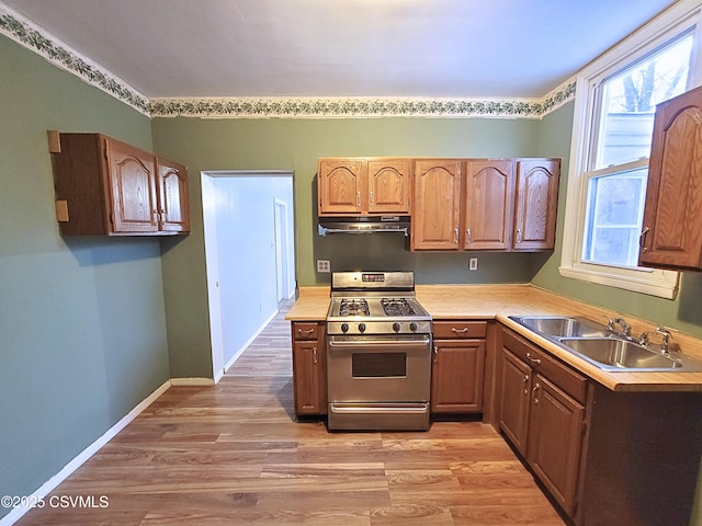 kitchen featuring sink, light hardwood / wood-style floors, and gas range