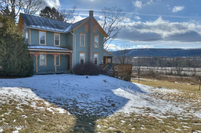 view of front of property with a mountain view and covered porch