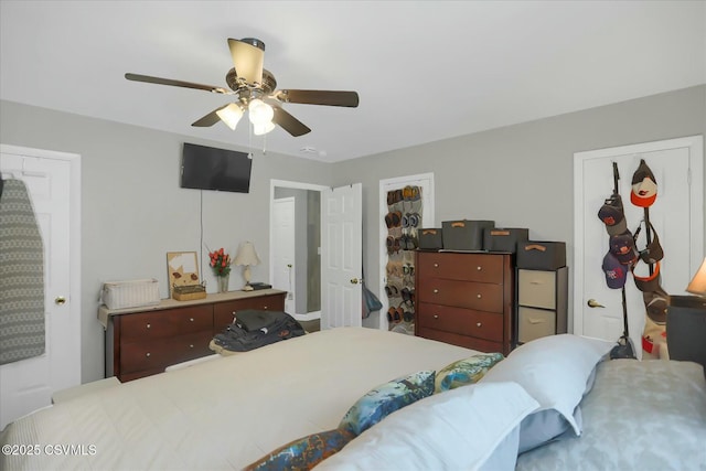 bedroom with ceiling fan