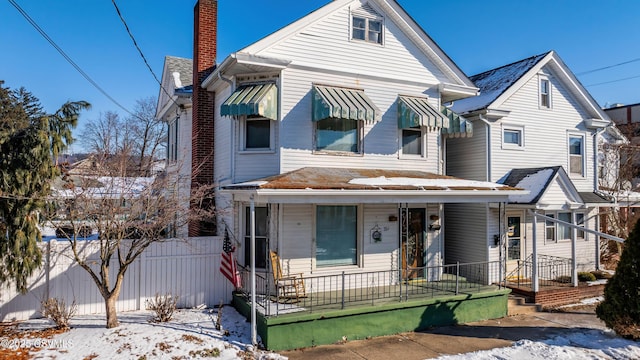 view of front of property featuring a porch