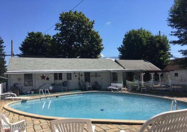 view of swimming pool featuring a patio and ceiling fan