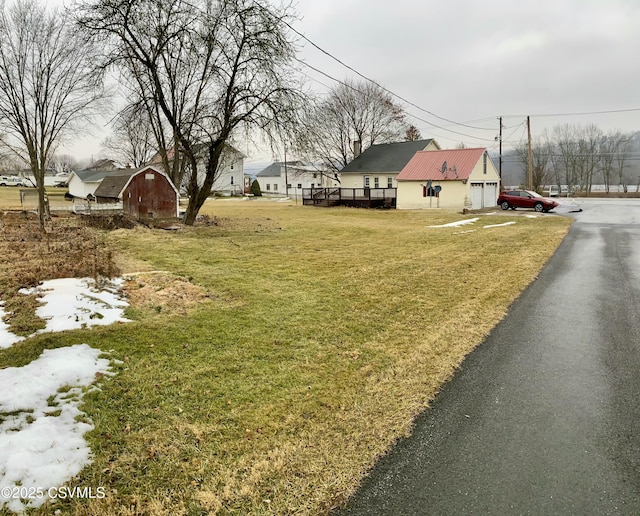 view of yard featuring a garage