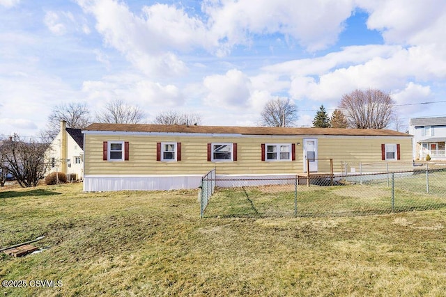 manufactured / mobile home with a front lawn