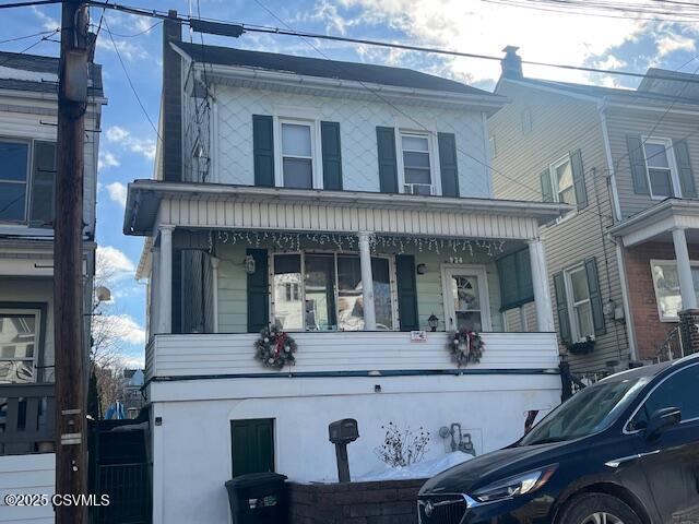 view of front facade with covered porch