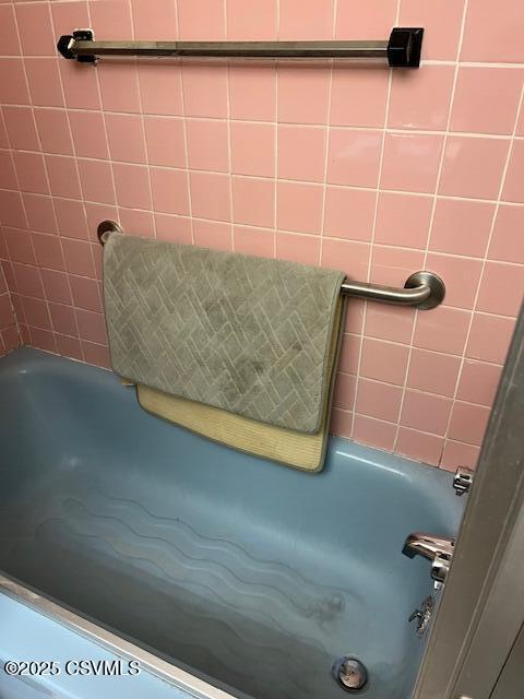 bathroom with shower / bathing tub combination
