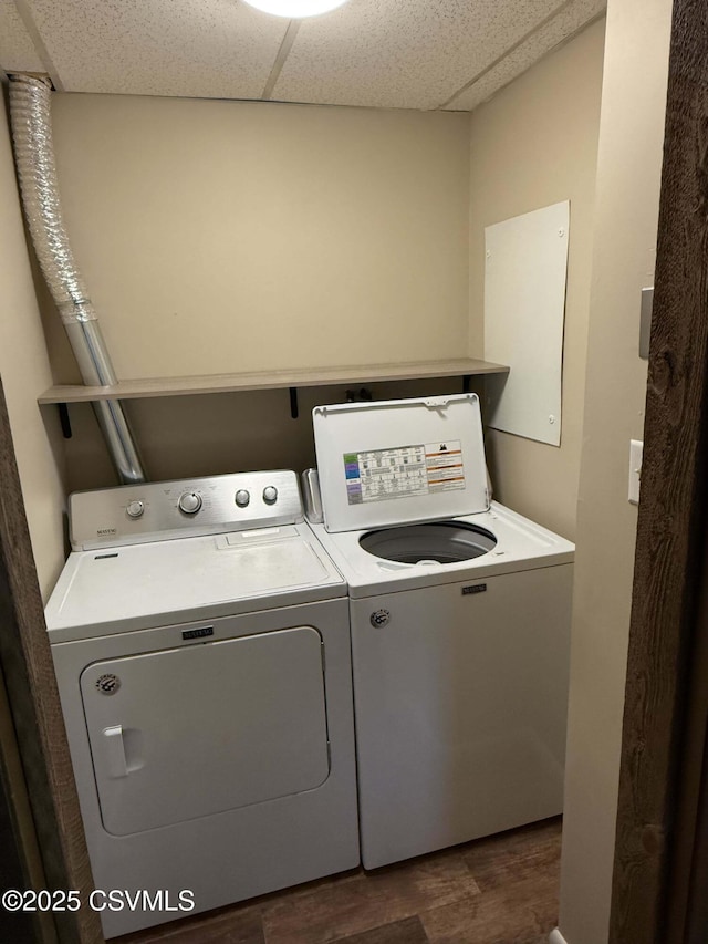 clothes washing area with laundry area, dark wood-style flooring, and independent washer and dryer