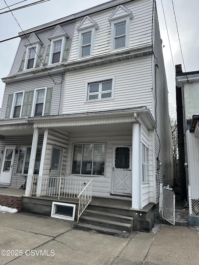 view of front of house featuring a porch