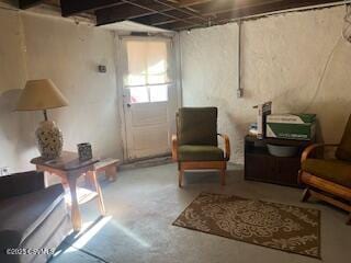 sitting room featuring concrete flooring