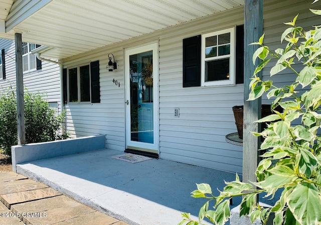 doorway to property featuring covered porch