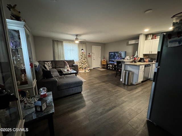 living room featuring dark wood-style flooring and ceiling fan