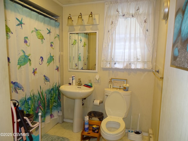 full bathroom with a shower with shower curtain, a sink, and toilet