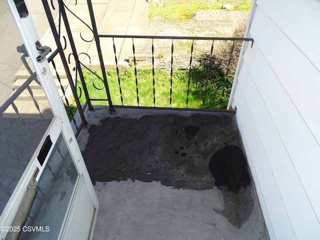 349 W 2nd St, Mount Carmel, PA 17851 - view of balcony