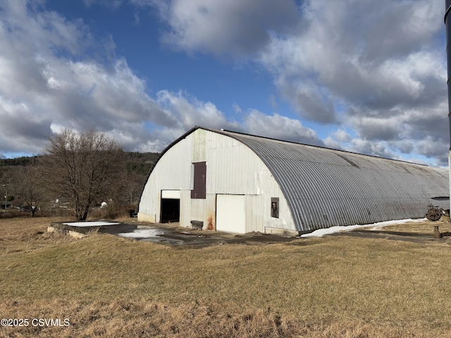 view of barn with a yard