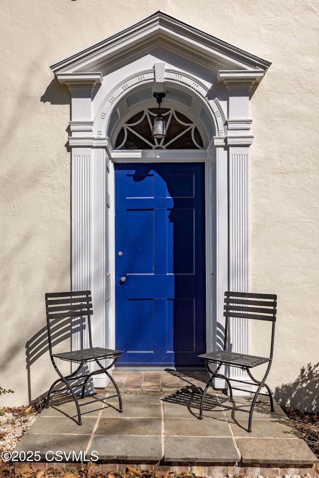 view of exterior entry with stucco siding